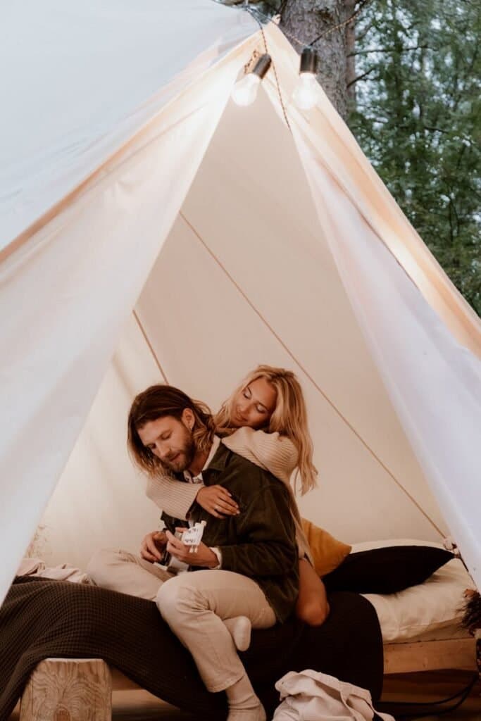 glamping: the chic choice for every soirée, from moonlit romances to family frolics
